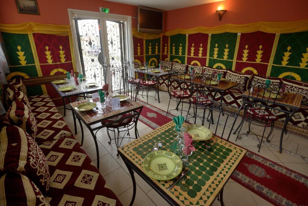 L'Acilya Hotel Roussillon  ภายนอก รูปภาพ