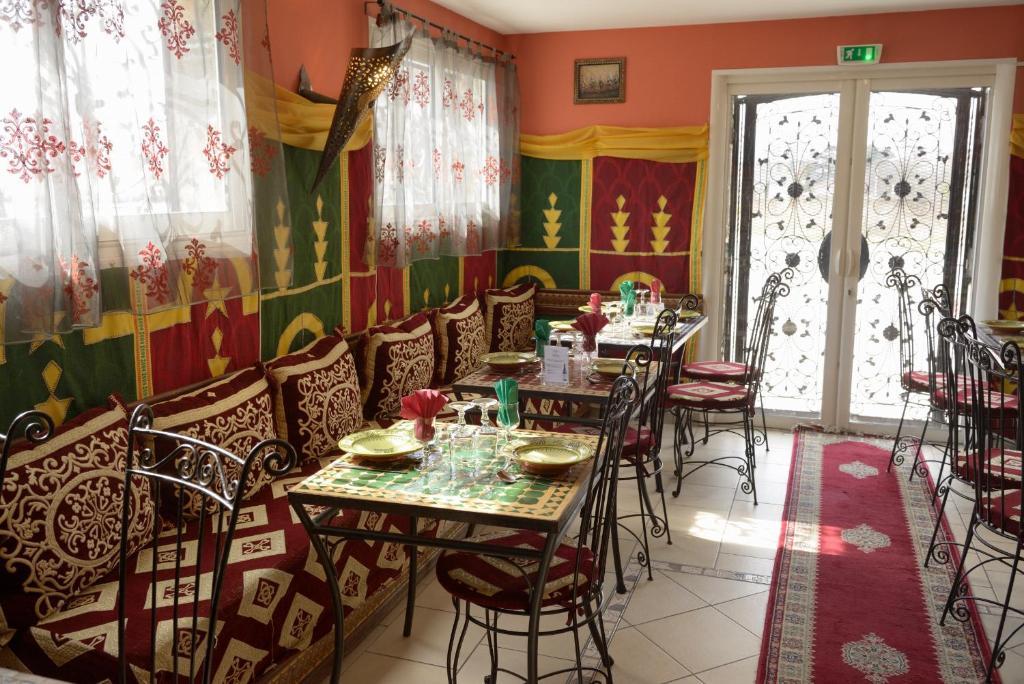 L'Acilya Hotel Roussillon  ภายนอก รูปภาพ