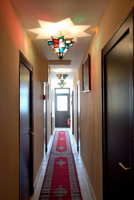 L'Acilya Hotel Roussillon  ภายนอก รูปภาพ