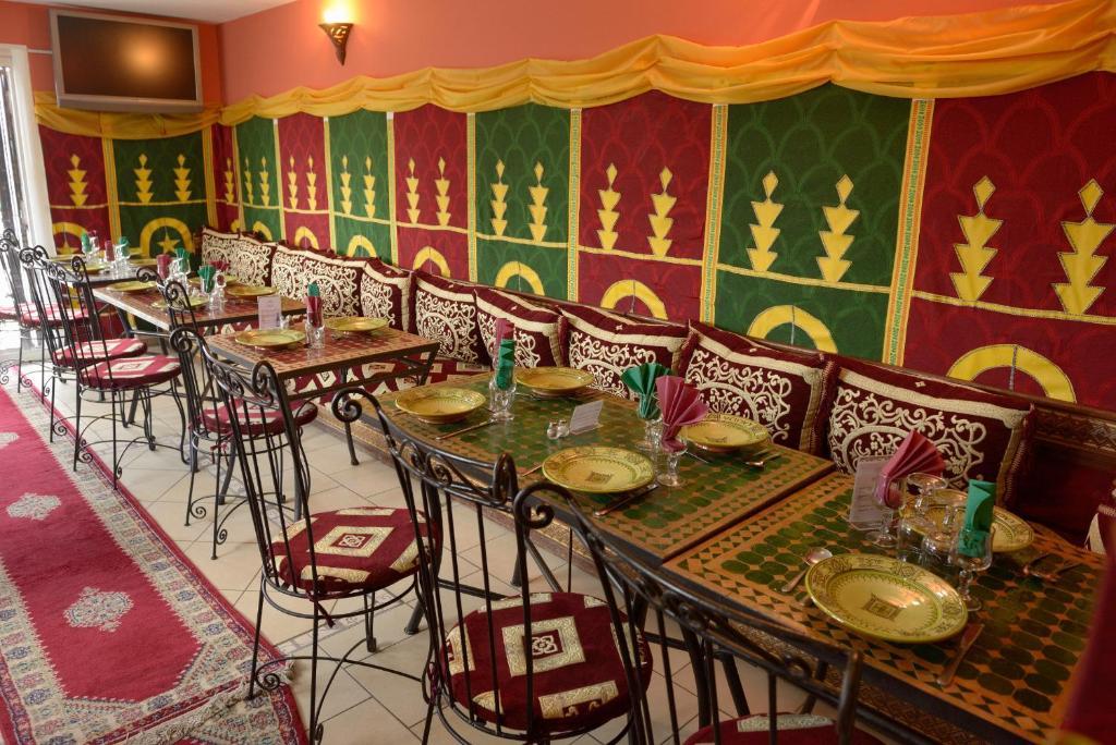 L'Acilya Hotel Roussillon  ภายนอก รูปภาพ